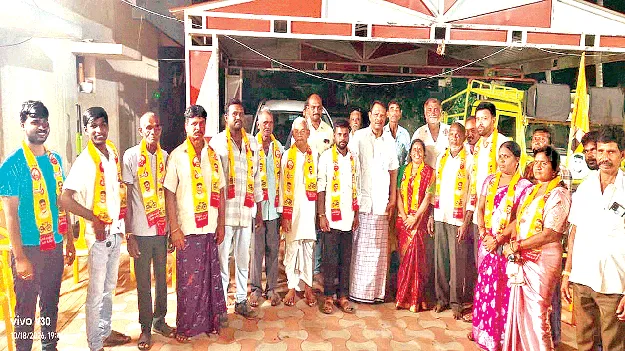 టీడీపీలో 20 కుటుంబాలు చేరిక 