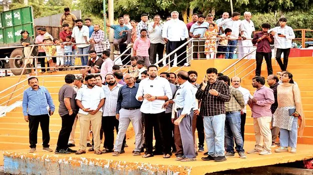 వినాయక నిమజ్జనానికి రెండు ఘాట్లు 