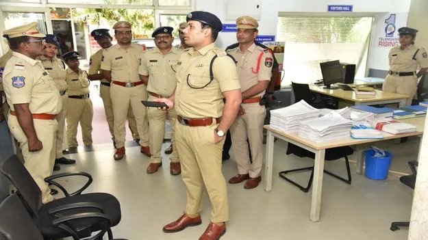 బాధితులకు సత్వర న్యాయం అందించాలి