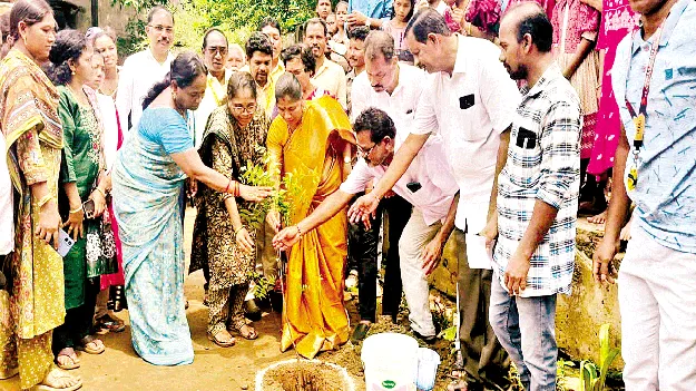  పరిసరాలను పరిశుభ్రంగా ఉంచుకోవాలి
