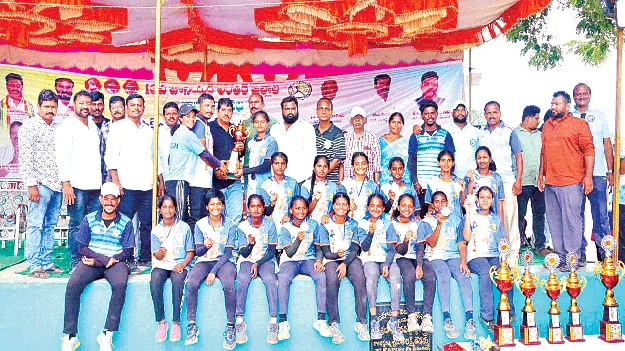 సాఫ్ట్‌ బాల్‌ జిల్లా జట్ల ఎంపిక పూర్తి