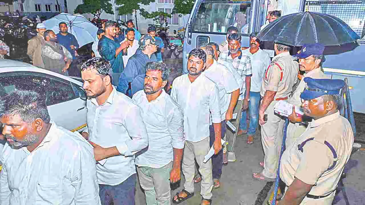 టీచర్లపై దాడి కేసులో మరో 30 మంది అరెస్టు