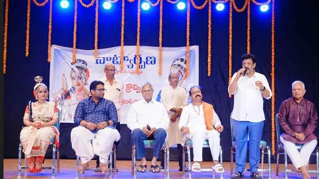 కళాకారులకు ప్రత్యేక పింఛన్లు: మంత్రి దుర్గేశ్‌