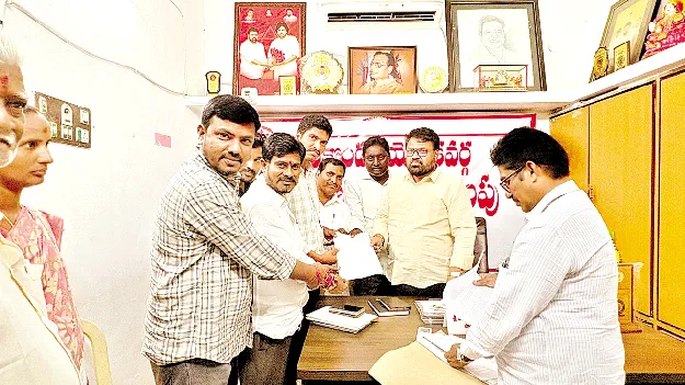 కార్యకర్తలు సమన్వయంతో పనిచేయాలి