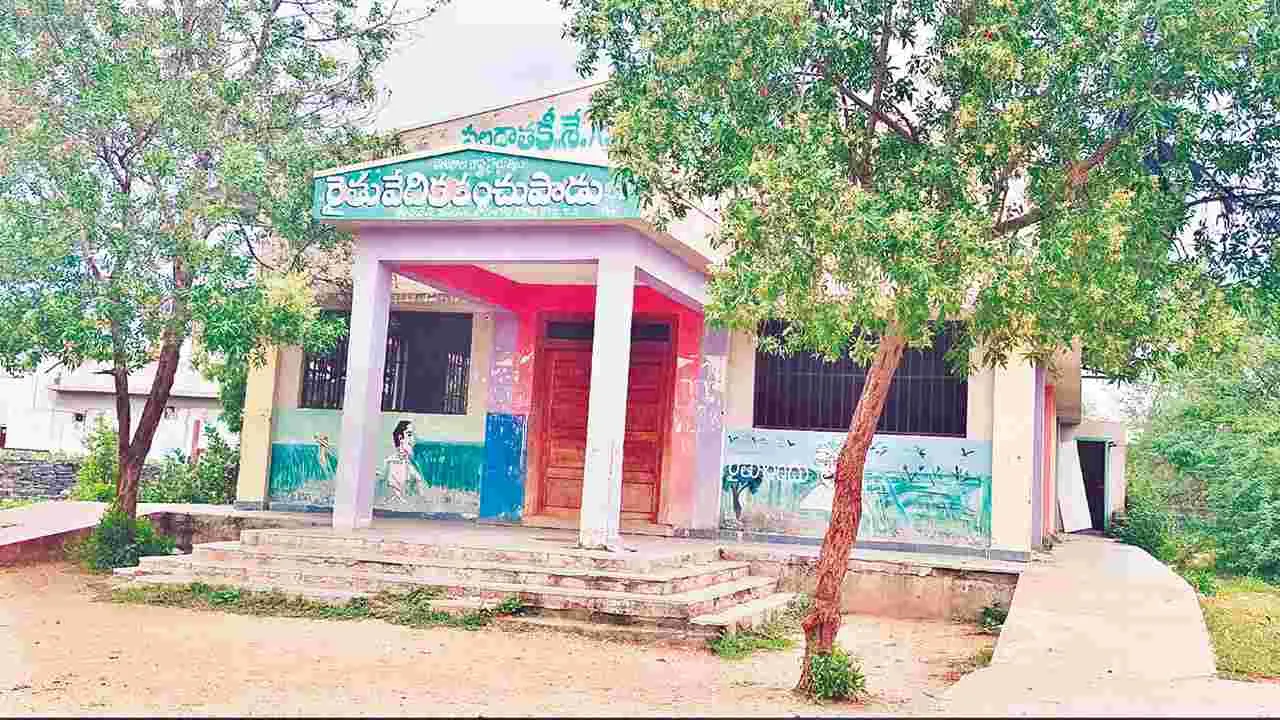 నిర్వహణ నిధులేవి..?