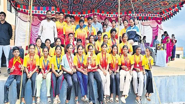 ముగిసిన ఈఎంఆర్‌ఎస్‌ స్పోర్ట్స్‌ మీట్‌