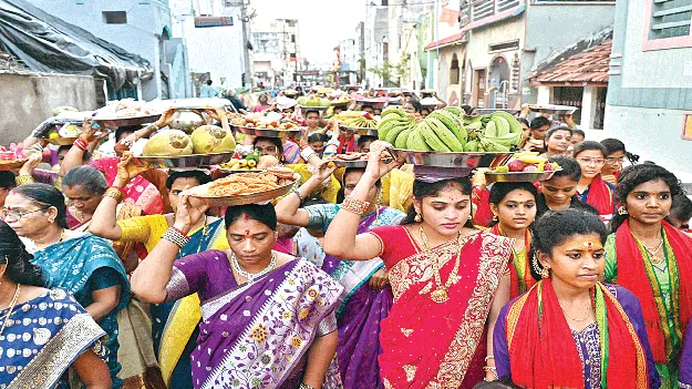 దుర్గాదేవికి సారె సమర్పణ