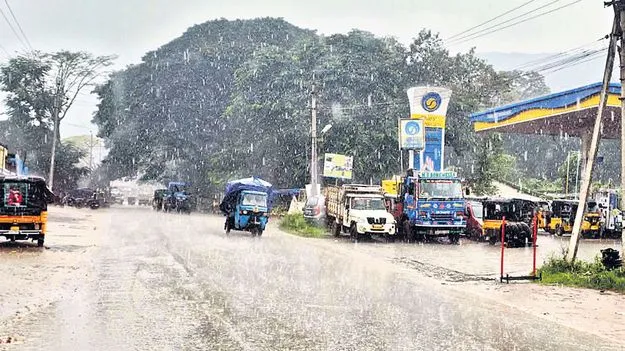 దంచికొట్టిన వాన 