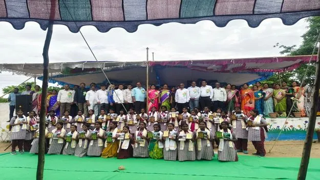 Karimnagar:  చింతకుంట చిన్నారులు పుస్తకావిష్కరణ