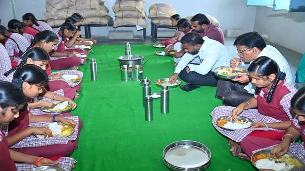 Jagtial: విద్యార్థులకు నాణ్యమైన భోజనం అందించాలి