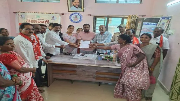 మున్సిపాలిటీలో ఉపాధి పనులు కల్పించాలి