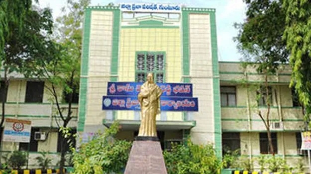 ఇద్దరు సీఈఓల సస్పెన్షన్‌