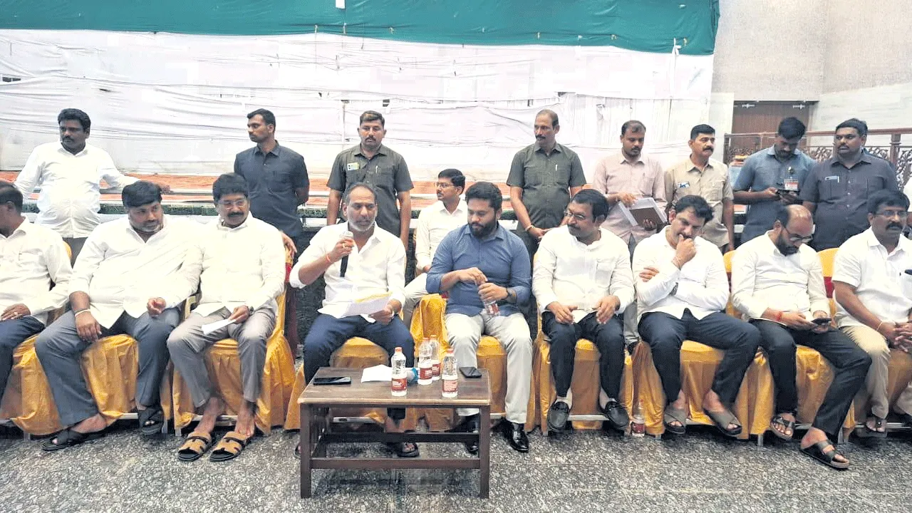 పల్లె పండుగను ప్రతిష్టాత్మకంగా నిర్వహించాలి