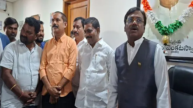 బీఆర్‌ఎస్‌ పార్టీ విధానాలను ఎండగట్టాలి 