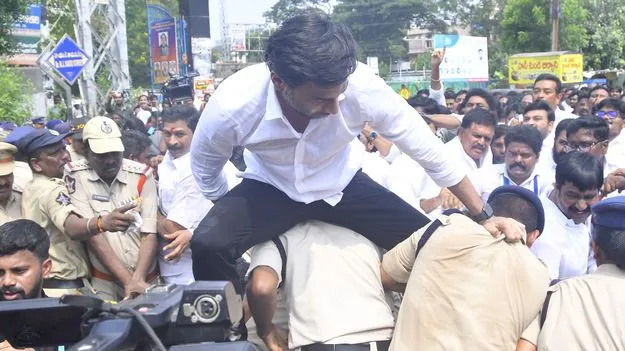 గురువులపై గూండాగిరి!