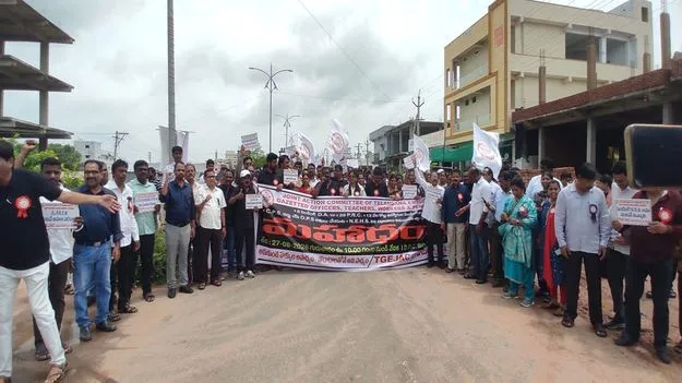ఉద్యోగుల సమస్యలు పరిష్కరించాలి