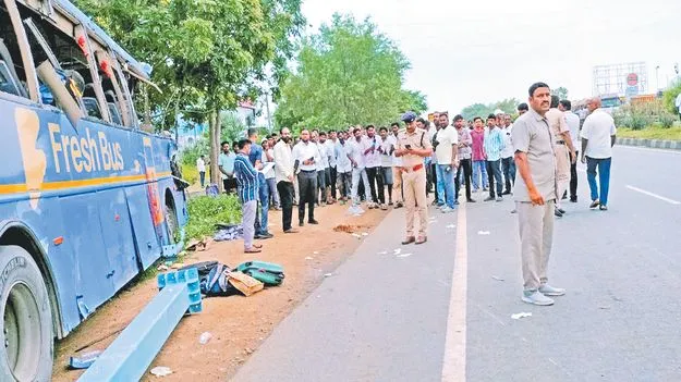 నడిరోడ్డుపై రక్తధార!
