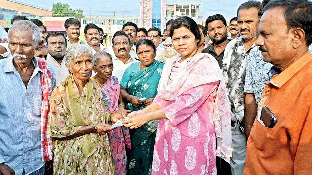 టిడ్కో  గృహాలను గాలికి వదిలేసిన వైసీపీ
