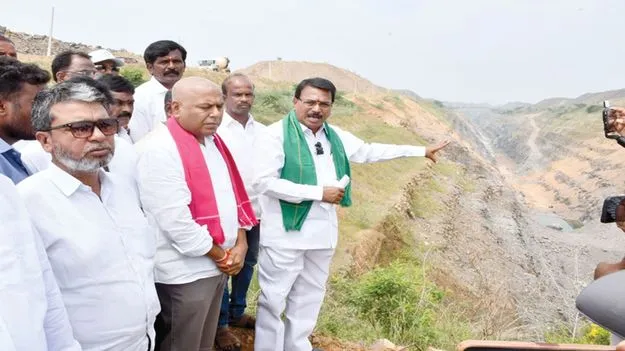 చేతకాకపోతే జీవో ఇవ్వండి