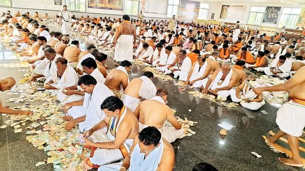  శ్రీమఠం హుండీ ఆదాయం రూ.3.04 కోట్లు 