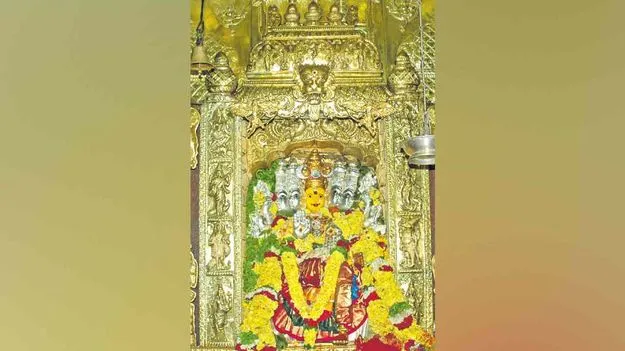 నేటి అలంకారం శ్రీ గాయత్రీ దేవి