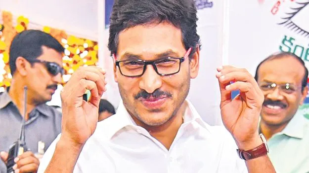 జగన్‌ ఇంట్లోనే లిక్కర్‌ స్కెచ్‌! 