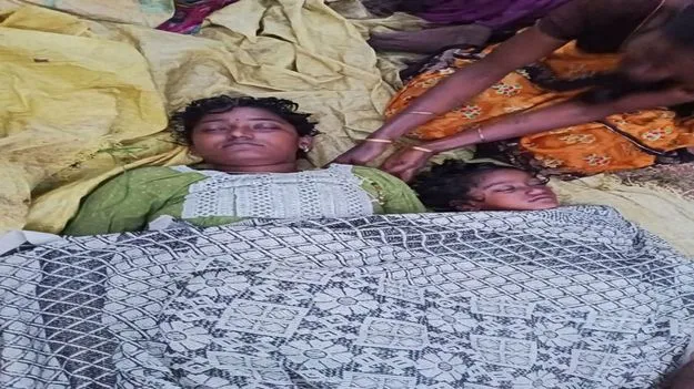 బావిలో దూకి తల్లీకూతుళ్ల ఆత్మహత్య..