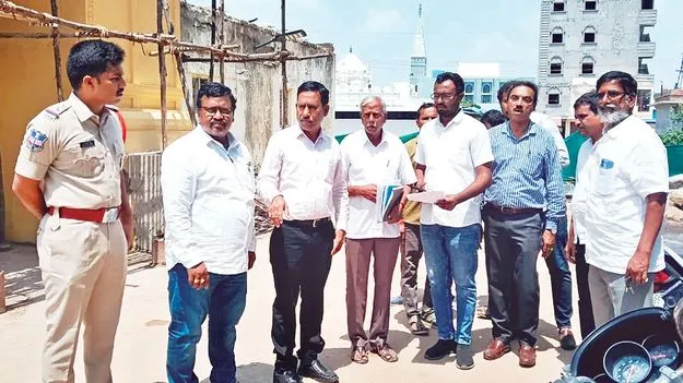 దేవాలయ, గాంధీ ట్రస్టు భూములపై లోకాయుక్త విచారణ 