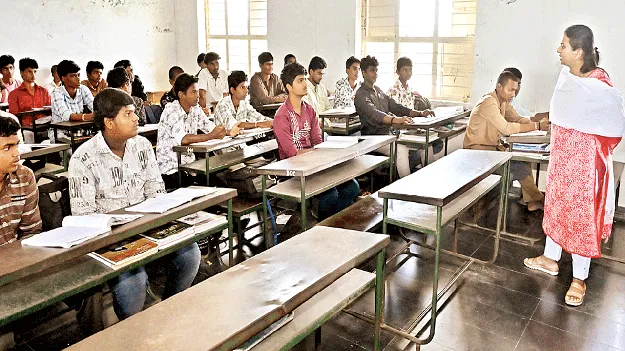 విద్యతోనే ఉజ్వల భవిష్యత్తు 