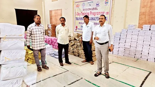 బ్యాలెట్‌ పేపర్‌ సిద్ధం