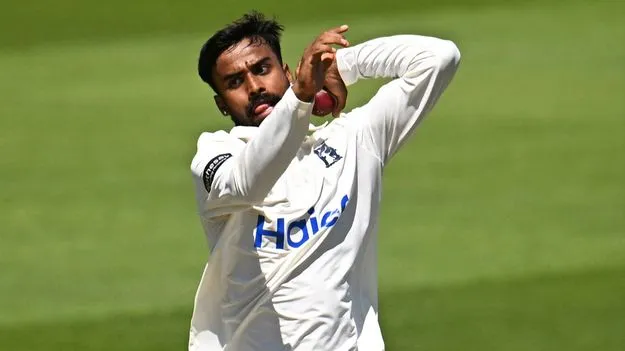 కౌంటీల్లోనూ మానవ్‌ సత్తా
