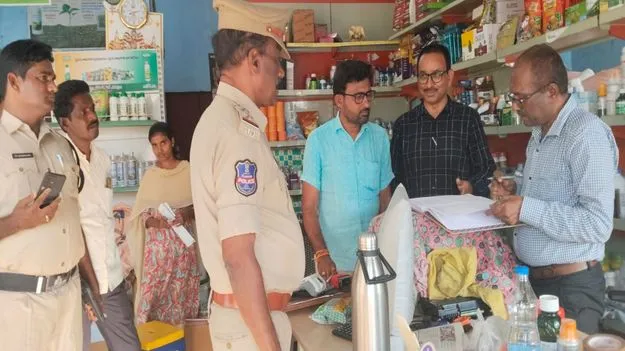 ఎరువులు విత్తనాల దుకాణాల్లో తనిఖీలు
