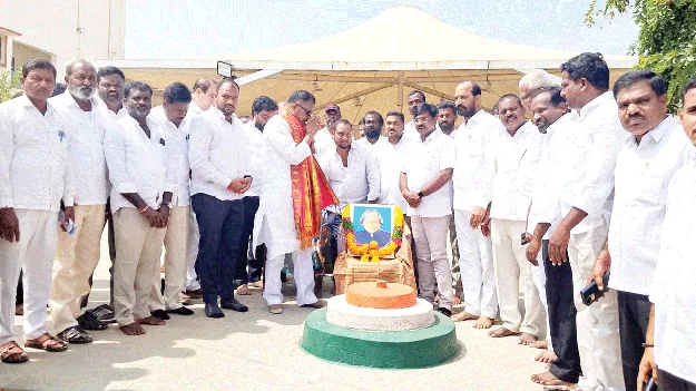 రైతుకు వెన్నుదన్నుగా నిలవాలి