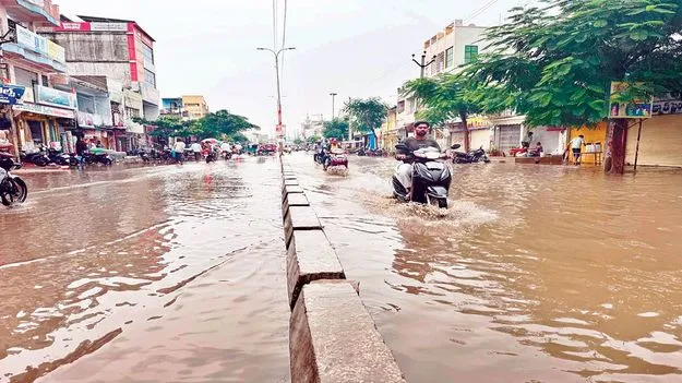 వరుణుడు కరుణించే..రైతు హర్షించే.. 