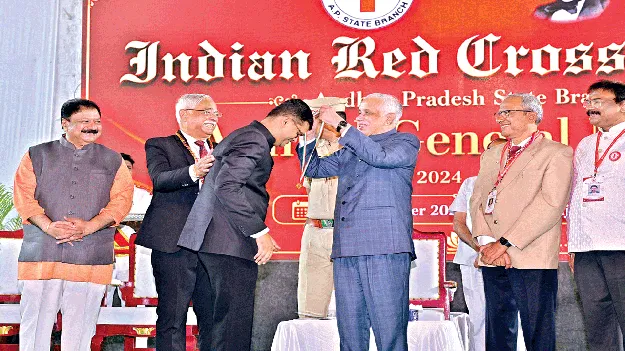 సేవల్లో రెడ్‌క్రాస్‌కు బంగారు పతకం