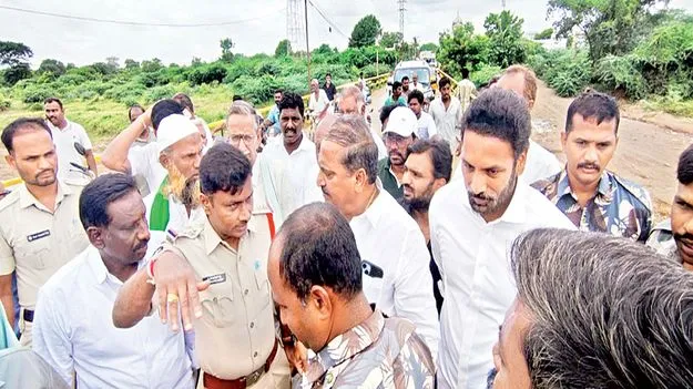 అంతా హడావిడే..!