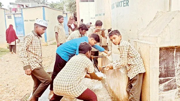 విద్యార్థులకు అందని శుద్ధజలం