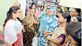 మహిళలు వ్యాపారవేత్తలుగా రాణించాలి
