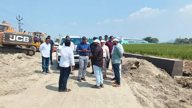 అభివృద్ధి పనులను   గడువులోగా పూర్తి చేయాలి 