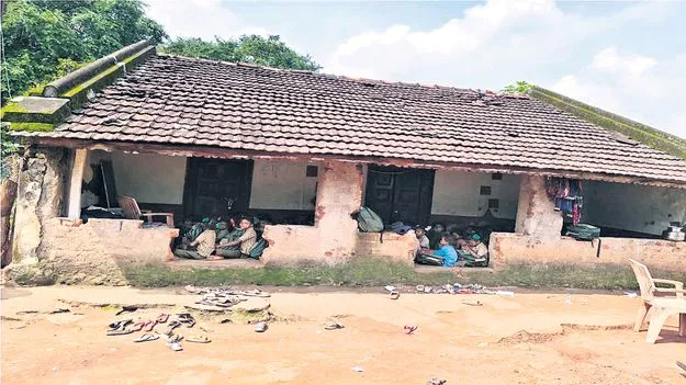 ఇంటి వరండాలో పాఠశాల