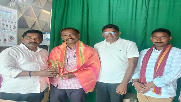 kumaram bheem asifabad- సింగపూర్‌ పర్యటనకు ఎంపికైన ఉపాధ్యాయుడికి సన్మానం