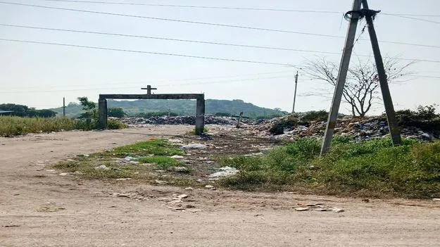 డంప్‌తో ఉక్కిరి బిక్కిరి