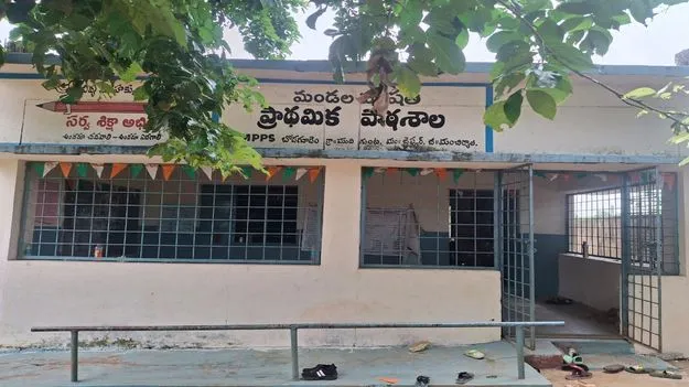 దయనీయ స్థితిలో ఏకోపాధ్యాయ పాఠశాలలు...!