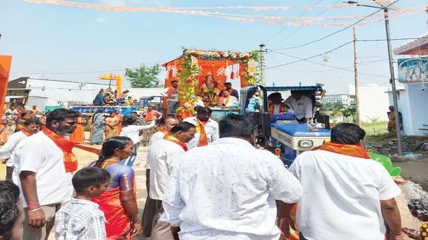 భక్తిశ్రద్ధలతో దుర్గామాత విగ్రహాల ప్రతిష్ఠ 
