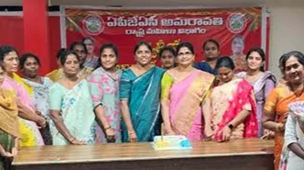 ఉద్యమాల్లో మహిళా ఉద్యోగులదే కీలక పాత్ర 