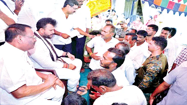 పాఠశాలల్లోనే దేశ భవిష్యత్‌ 