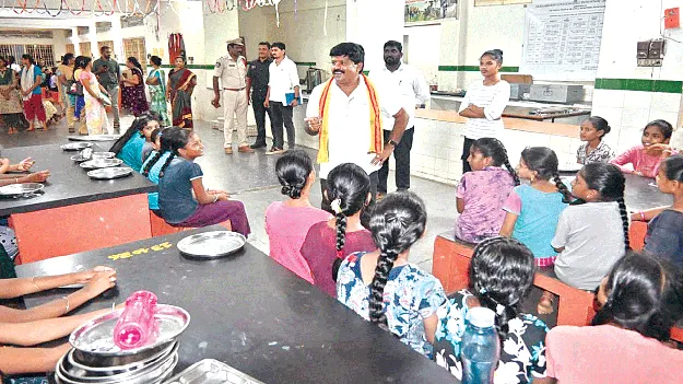 మెనూ పాటించకపోతే చర్యలు తప్పవు: ఎమ్మెల్యే 