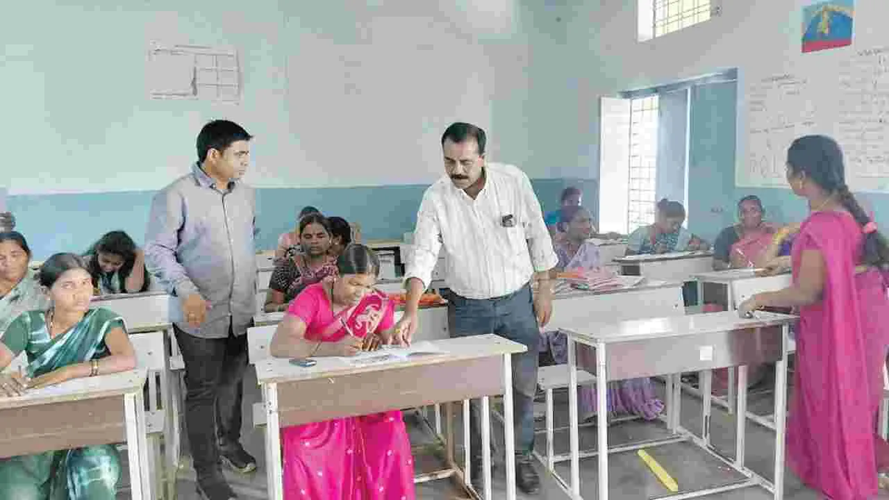 మహిళల్లో అక్షర వికాసం పెంచడమే లక్ష్యం