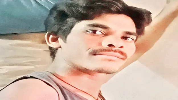 దసరాకు ఊరు వెళుతుండగా..