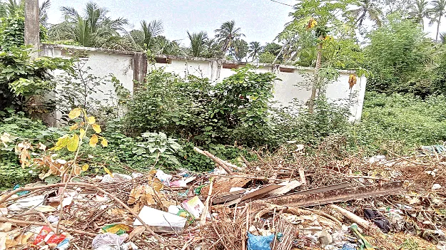 నిర్వహణ లేక నిరుపయోగం